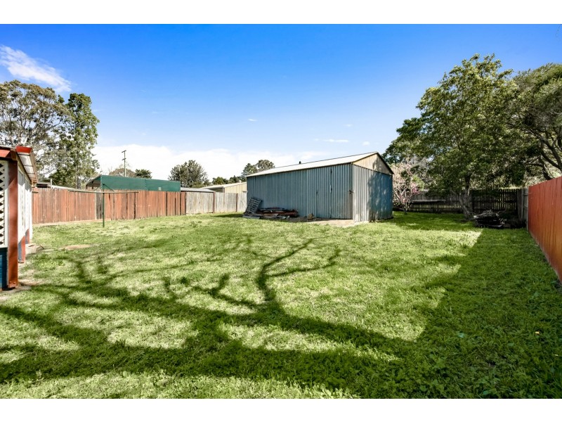 19 Esmond Street, Rockville QLD 4350