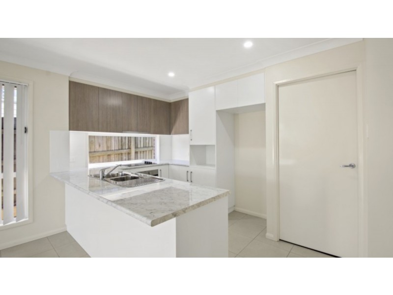 2/34 Mooney Street, Harlaxton QLD 4350