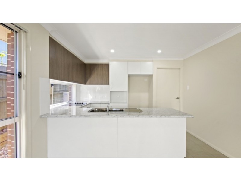 2/34 Mooney Street, Harlaxton QLD 4350