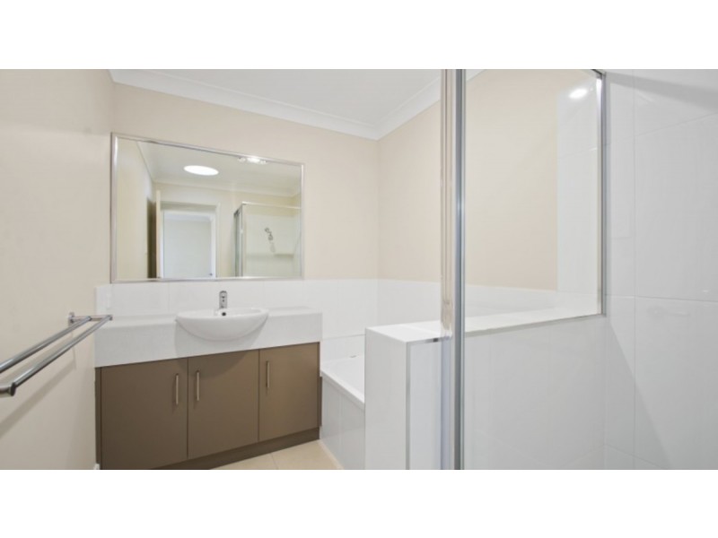 2/34 Mooney Street, Harlaxton QLD 4350