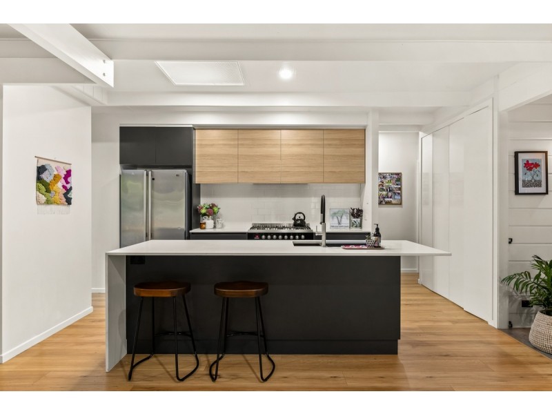 1 Bingara Street, Mount Lofty QLD 4350