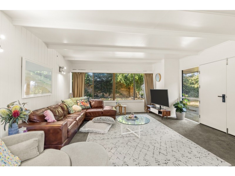 1 Bingara Street, Mount Lofty QLD 4350