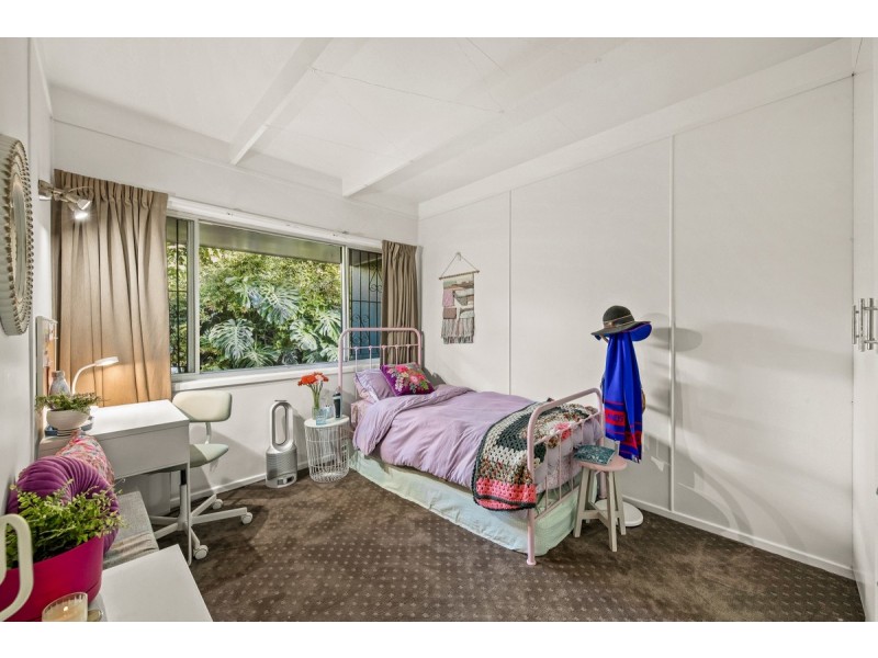 1 Bingara Street, Mount Lofty QLD 4350
