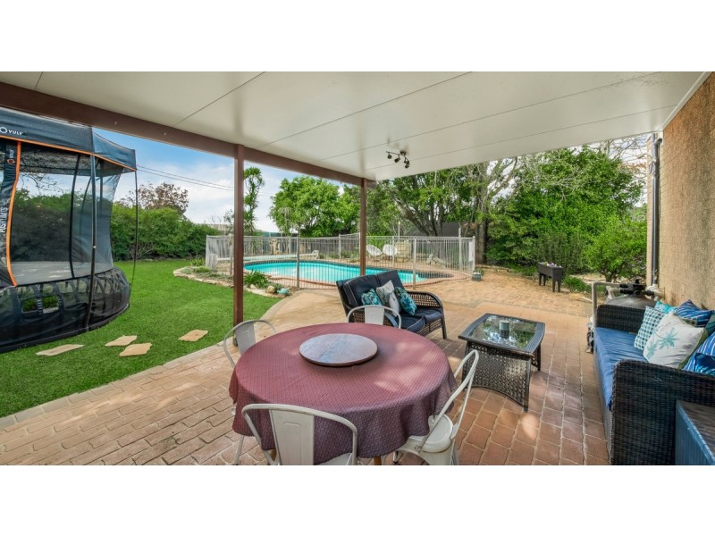 1 Bingara Street, Mount Lofty QLD 4350