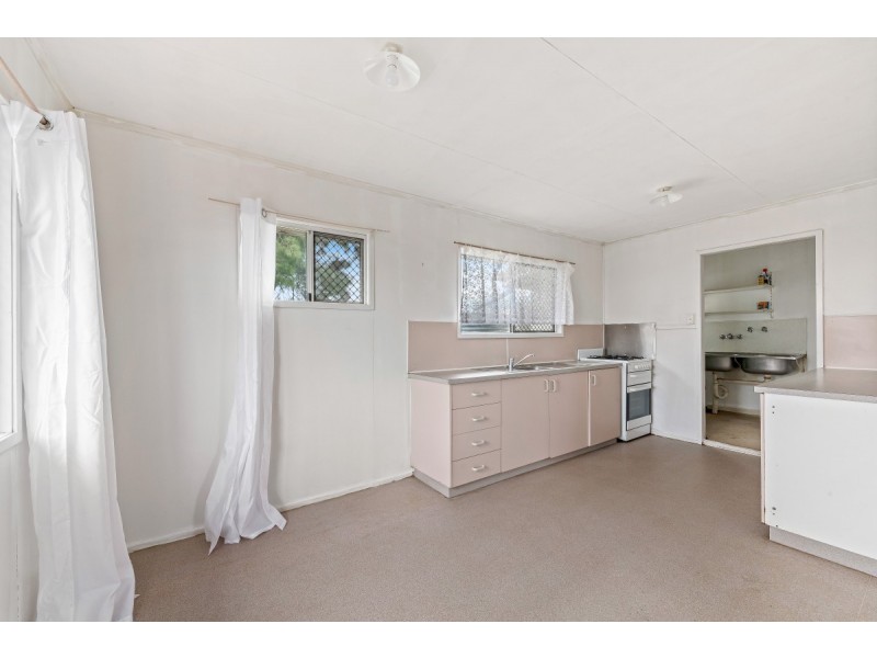 42 Proposch Street, Oakey QLD 4401