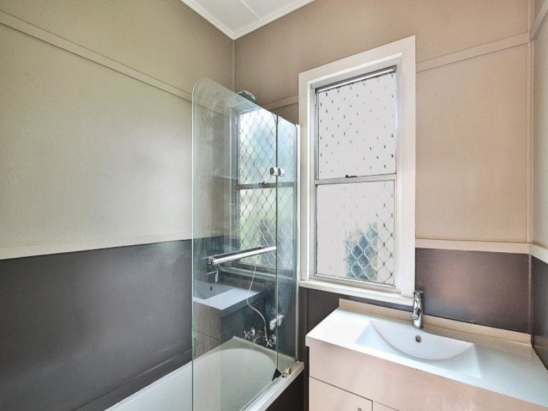 15 Weetwood Street, Newtown QLD 4350