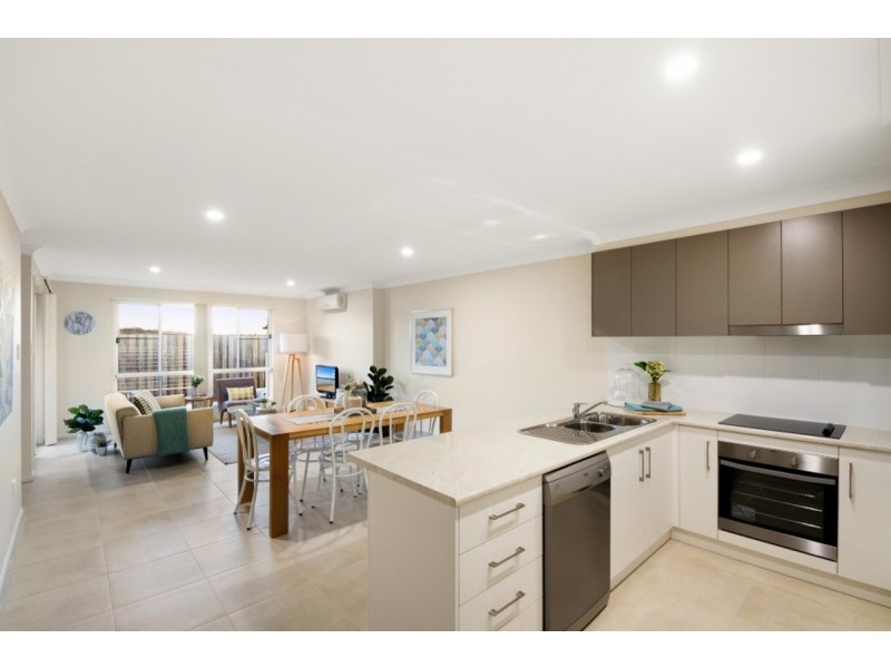 4/8 Brim Street, Newtown QLD 4350