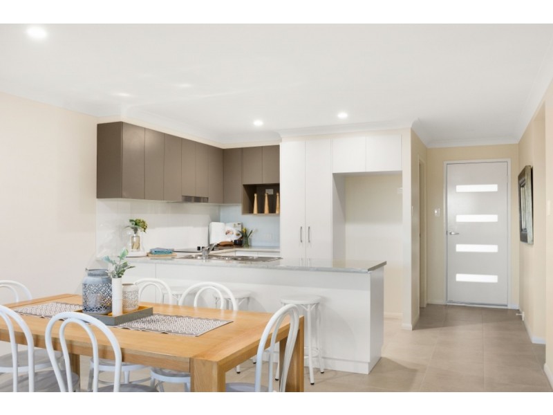 4/8 Brim Street, Newtown QLD 4350
