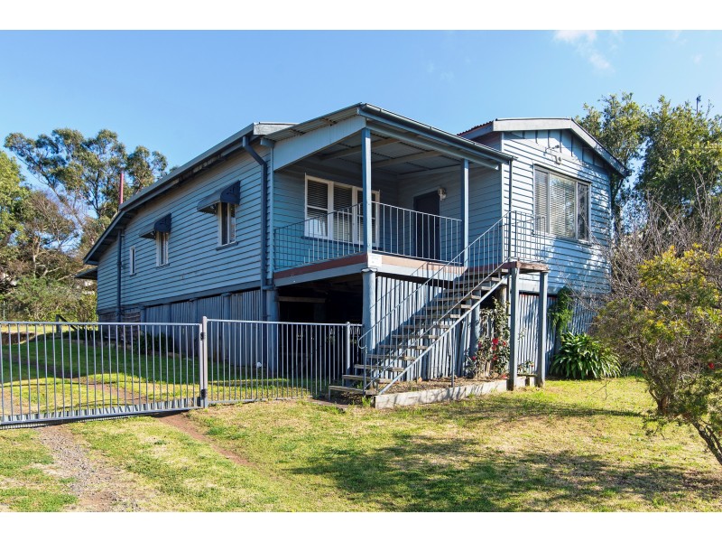 13 Stradbroke Street, Rockville QLD 4350