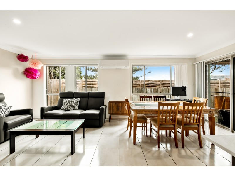 2/1a Weetwood Street, Newtown QLD 4350