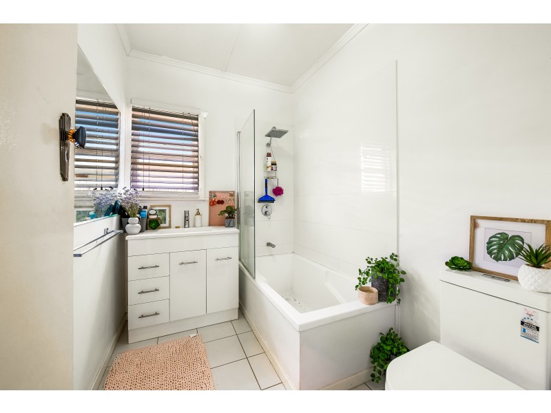 44 Gordon Avenue, Newtown QLD 4350