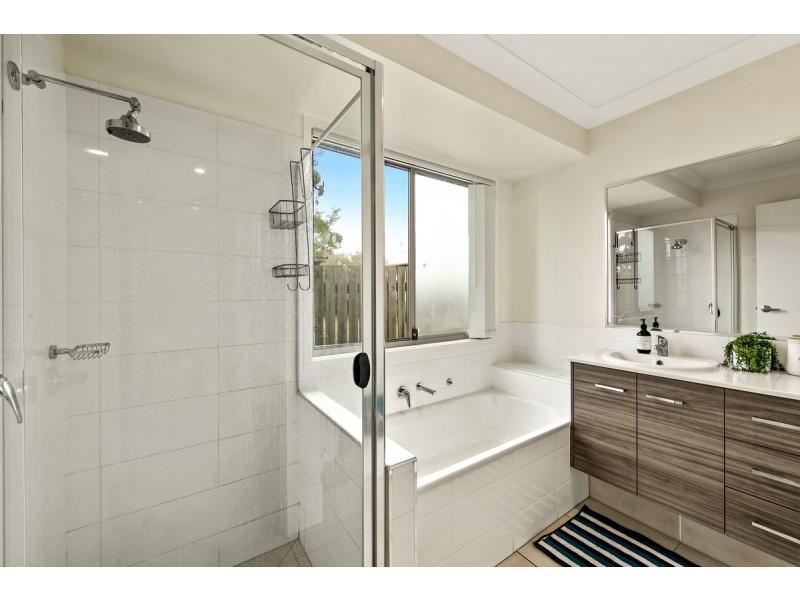 2/1a Weetwood Street, Newtown QLD 4350