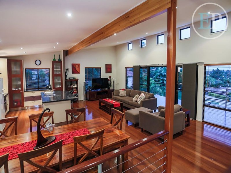 16 Clipperton Chase, Pacific Pines QLD 4211