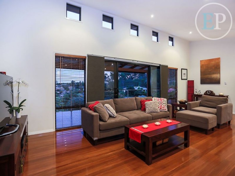 16 Clipperton Chase, Pacific Pines QLD 4211