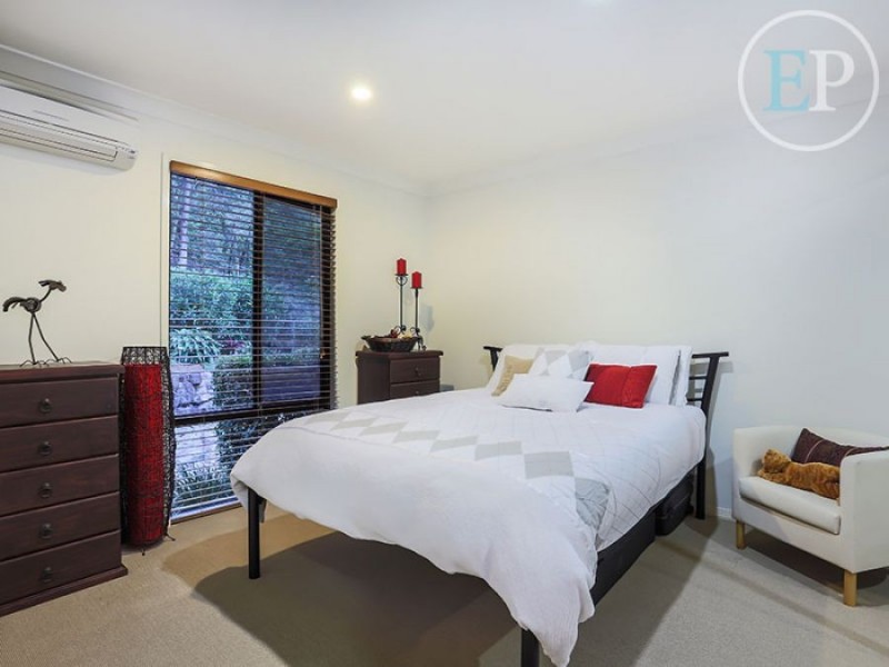 16 Clipperton Chase, Pacific Pines QLD 4211