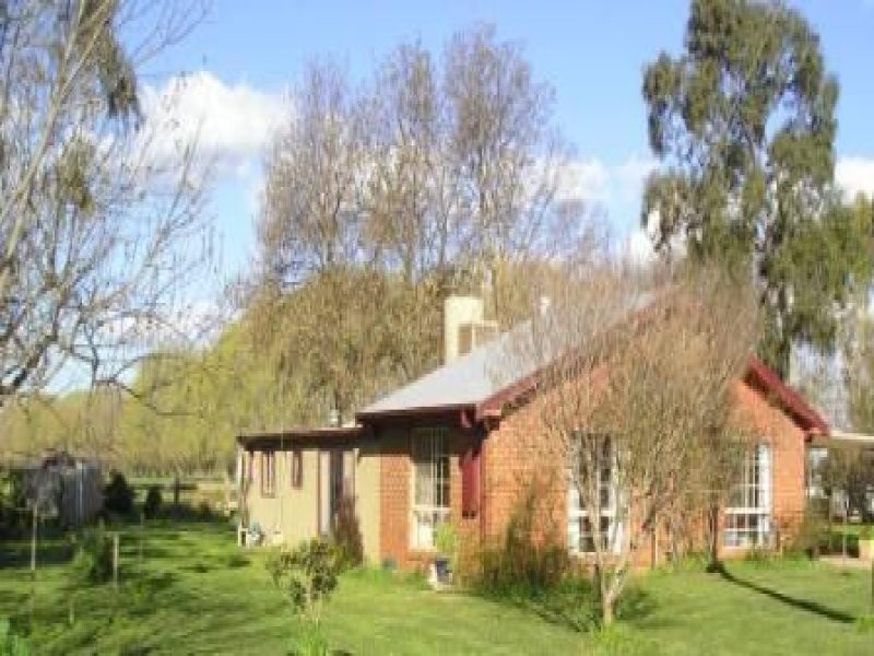 - Hawkers Rd, Waaia VIC 3637