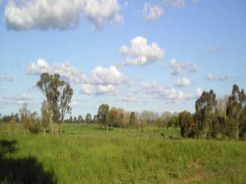 - Hawkers Rd, Waaia VIC 3637