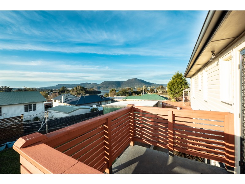 21 Pekurn Crescent, Berriedale TAS 7011
