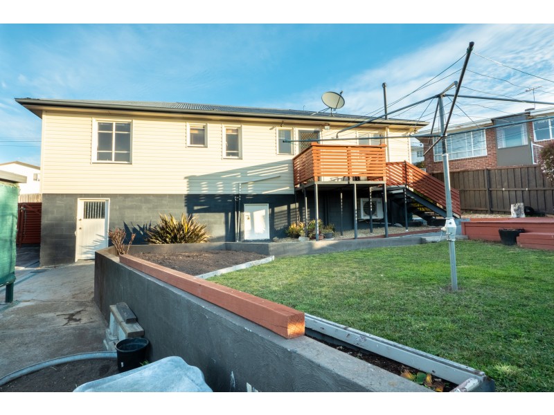 21 Pekurn Crescent, Berriedale TAS 7011