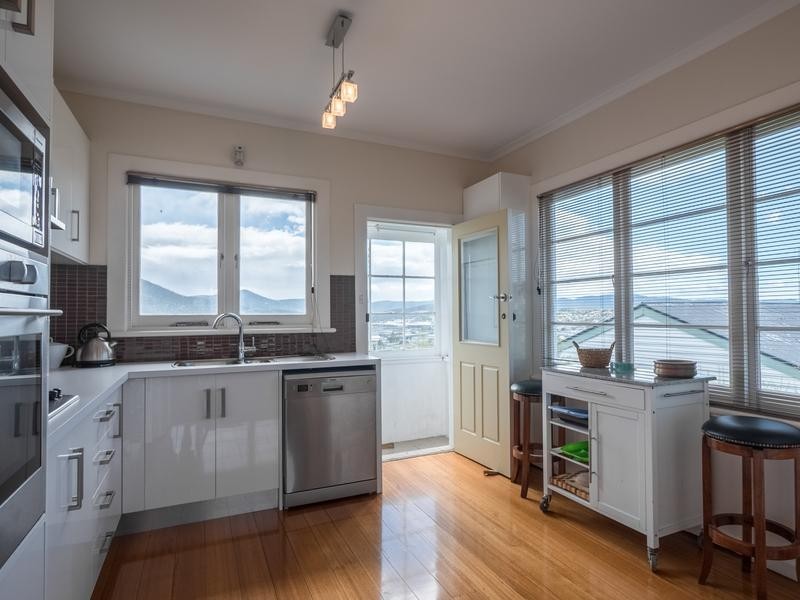6 Milton Crescent, Moonah TAS 7009