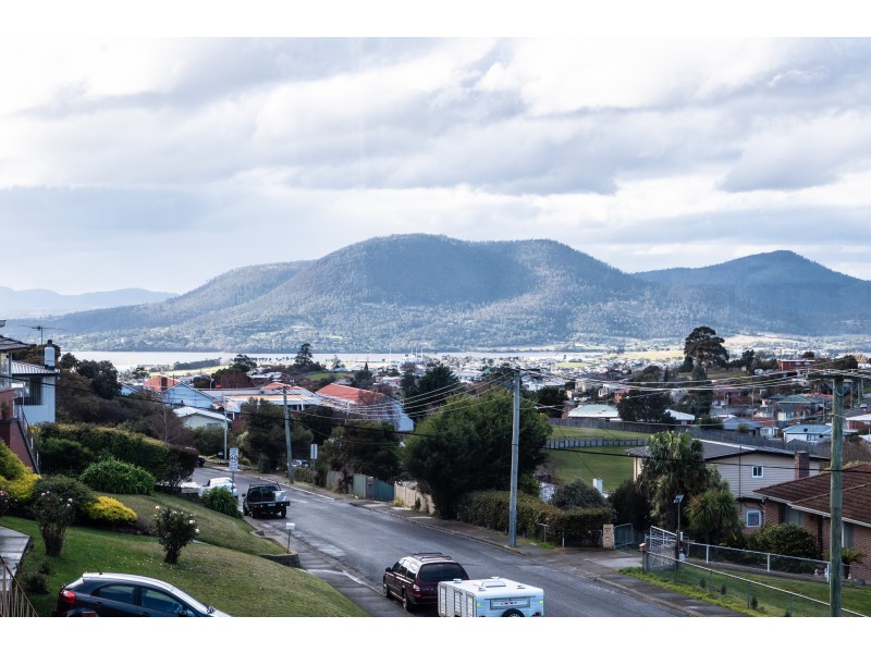 32 Hudson Crescent, Glenorchy TAS 7010