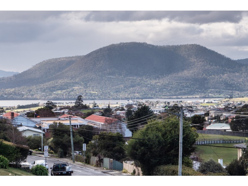 32 Hudson Crescent, Glenorchy TAS 7010