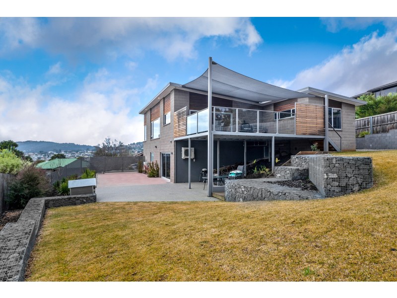 13 Radiata Drive, Lindisfarne TAS 7015