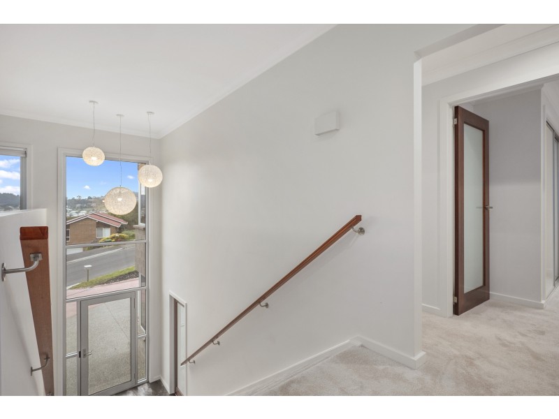 13 Radiata Drive, Lindisfarne TAS 7015