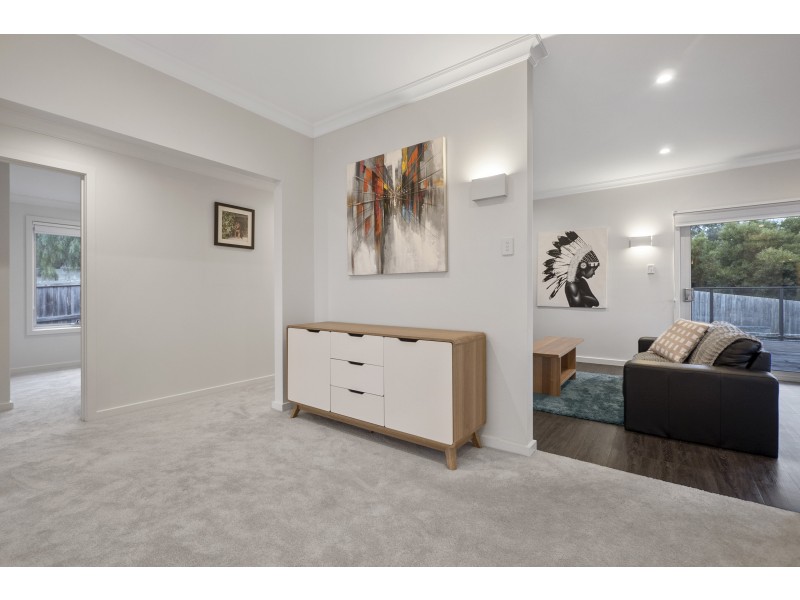 13 Radiata Drive, Lindisfarne TAS 7015