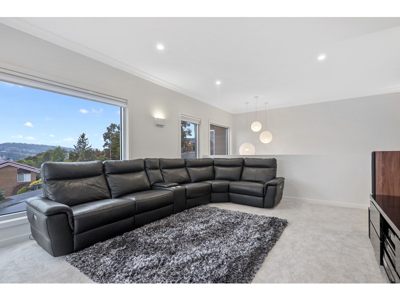 13 Radiata Drive, Lindisfarne TAS 7015