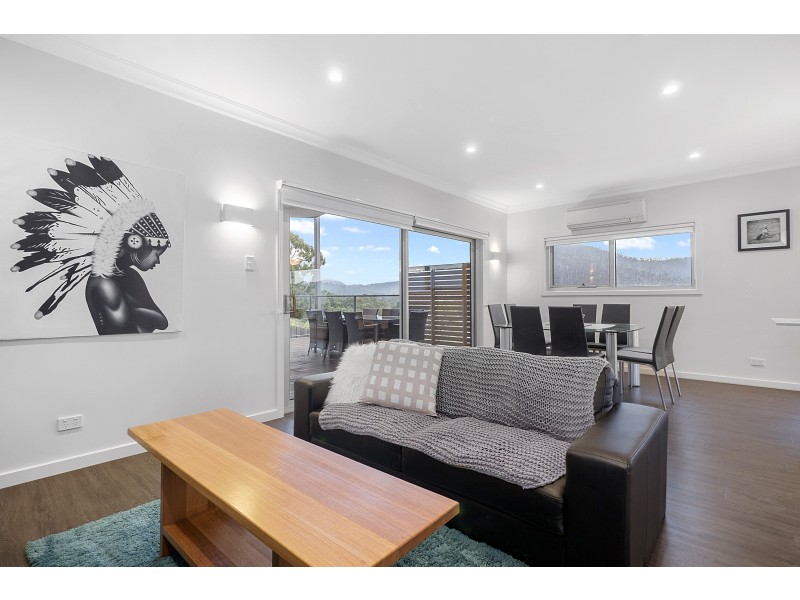 13 Radiata Drive, Lindisfarne TAS 7015