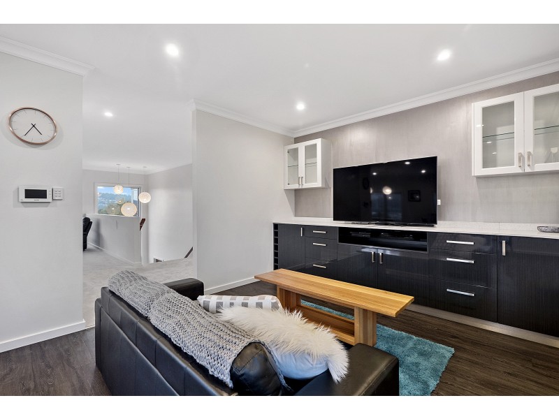 13 Radiata Drive, Lindisfarne TAS 7015