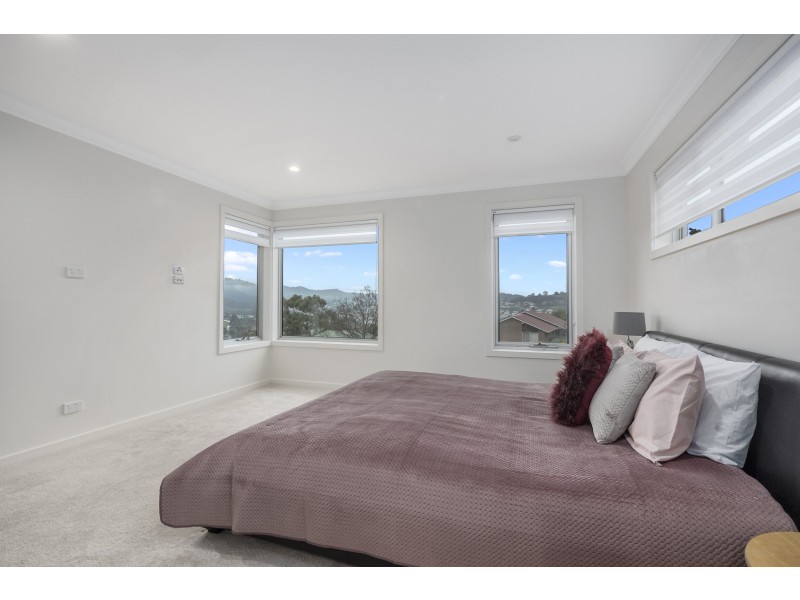 13 Radiata Drive, Lindisfarne TAS 7015