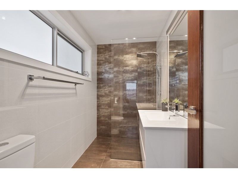 13 Radiata Drive, Lindisfarne TAS 7015