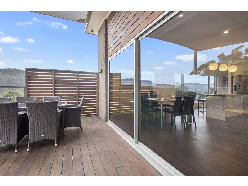 13 Radiata Drive, Lindisfarne TAS 7015