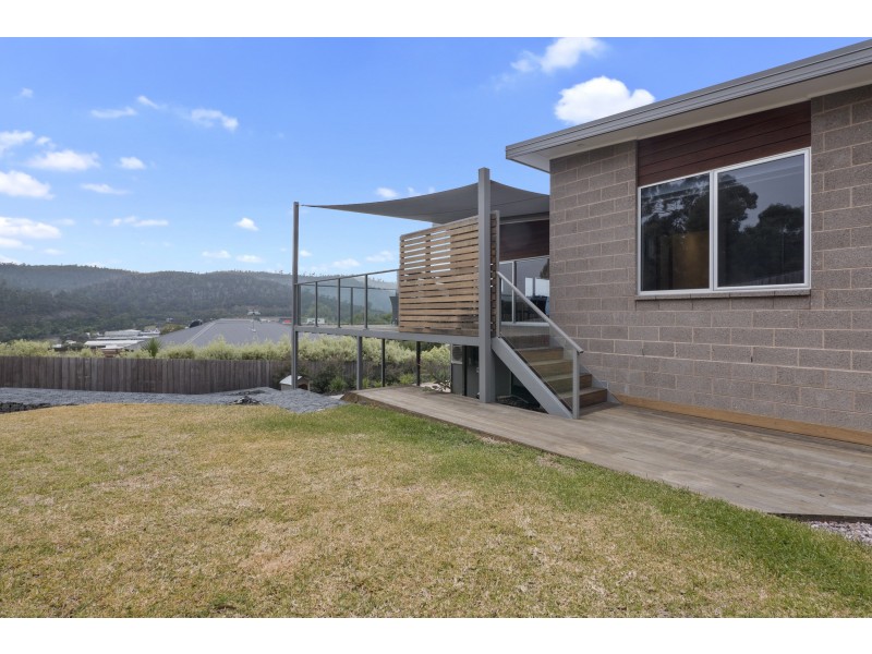 13 Radiata Drive, Lindisfarne TAS 7015