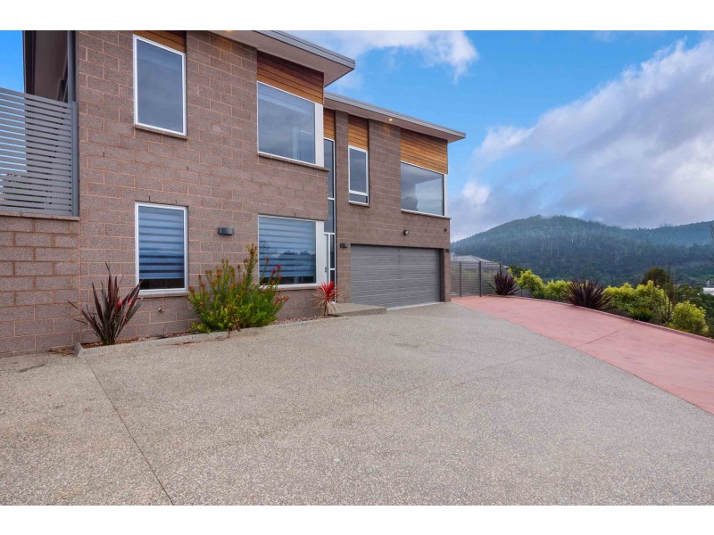 13 Radiata Drive, Lindisfarne TAS 7015