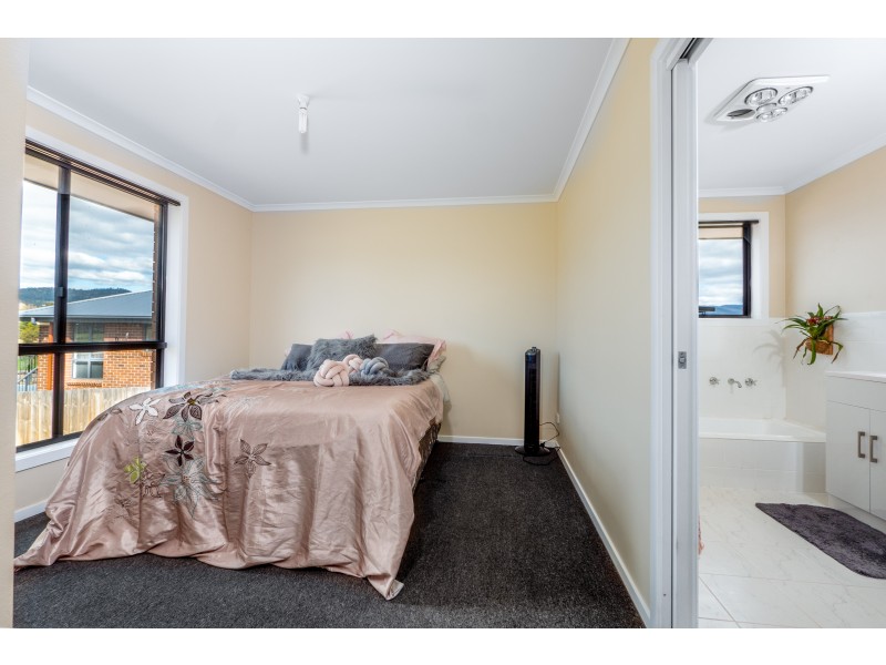 21 Barrob Street, Old Beach TAS 7017