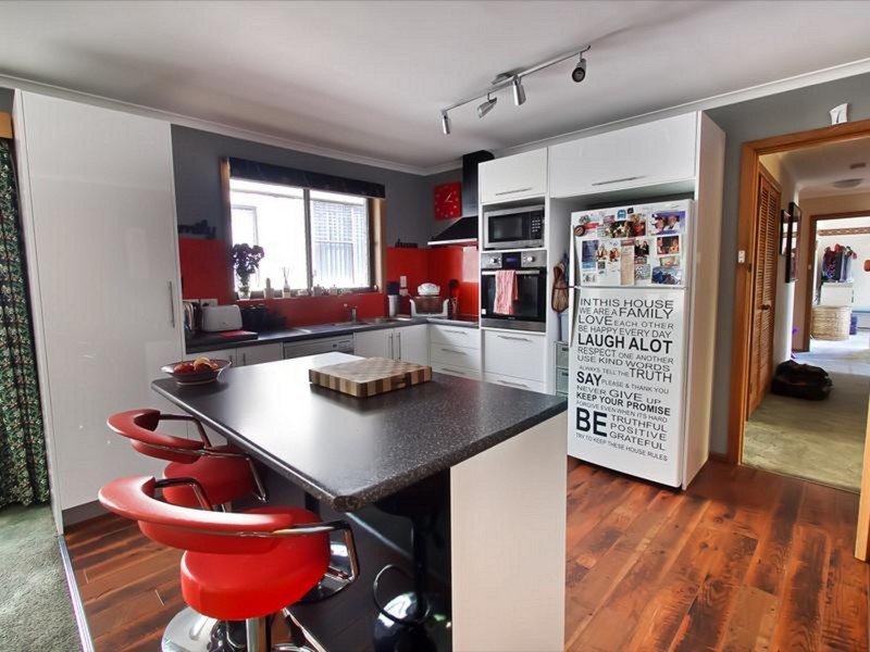 8 Cheviot Road, West Moonah TAS 7009