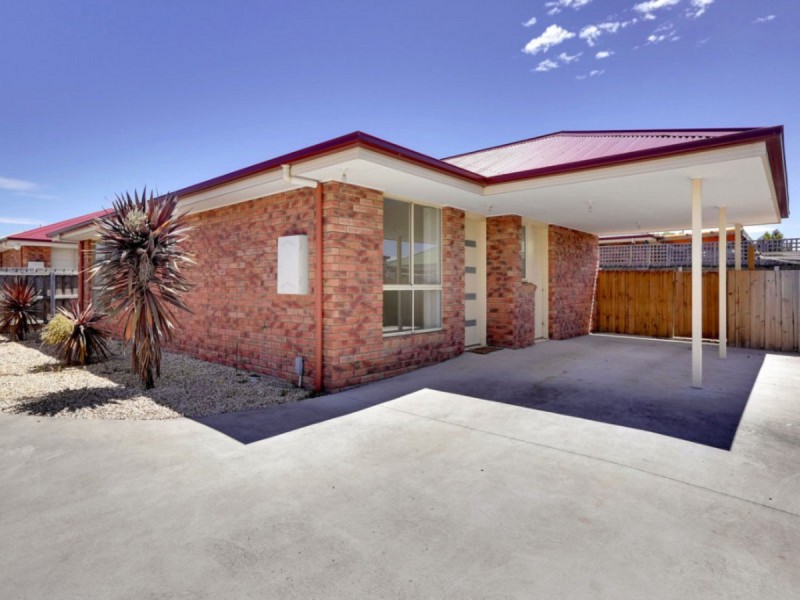2/11 Lucas Place, Brighton TAS 7030