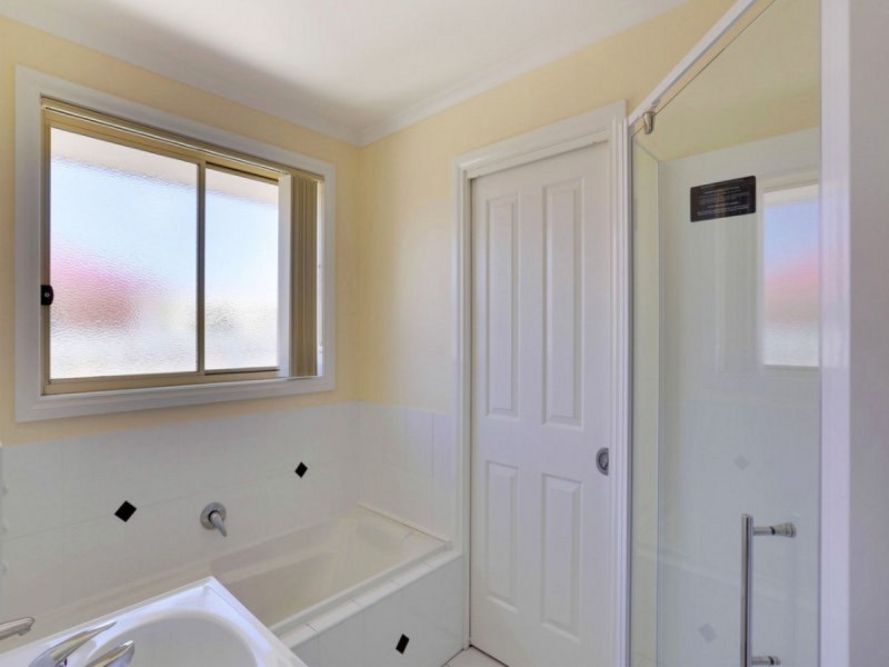 2/11 Lucas Place, Brighton TAS 7030