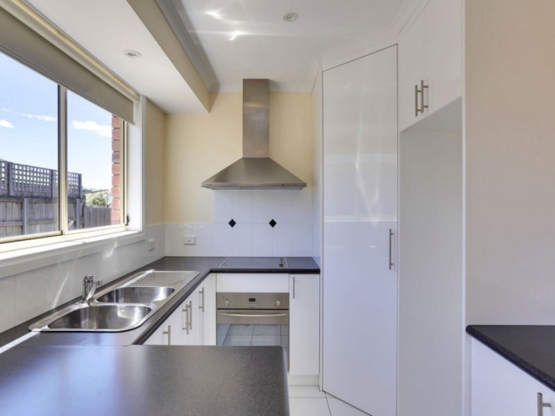 2/11 Lucas Place, Brighton TAS 7030