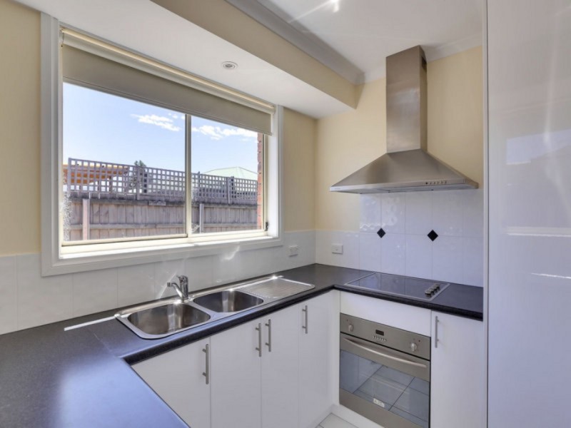 2/11 Lucas Place, Brighton TAS 7030