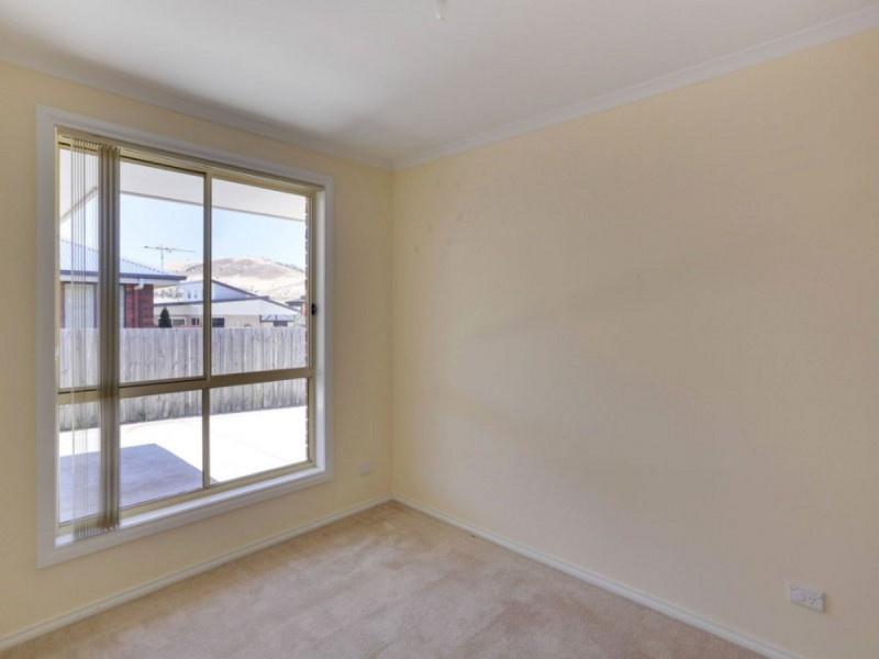 2/11 Lucas Place, Brighton TAS 7030