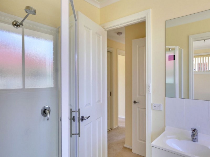 2/11 Lucas Place, Brighton TAS 7030