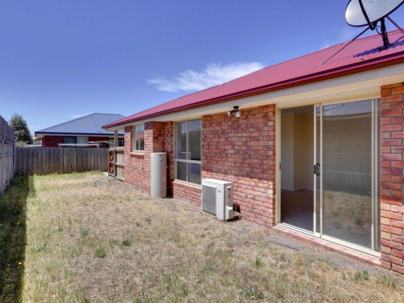 2/11 Lucas Place, Brighton TAS 7030