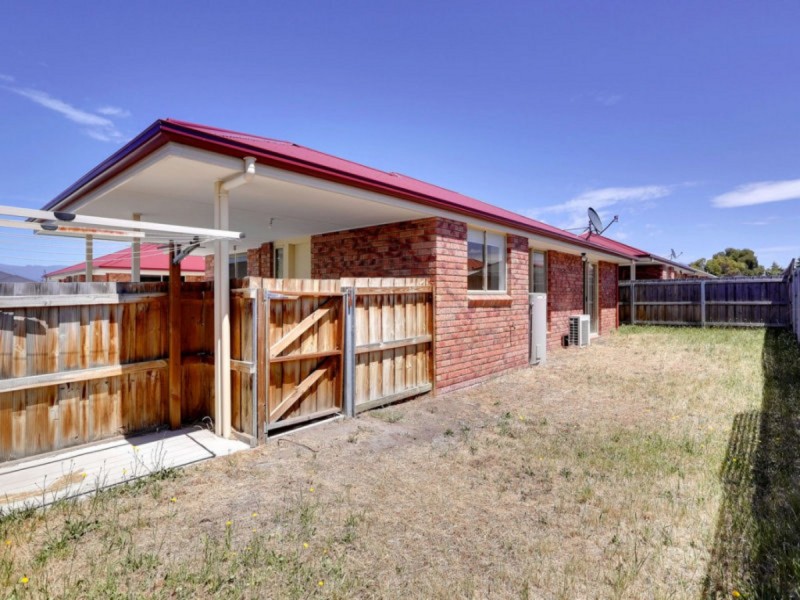 2/11 Lucas Place, Brighton TAS 7030
