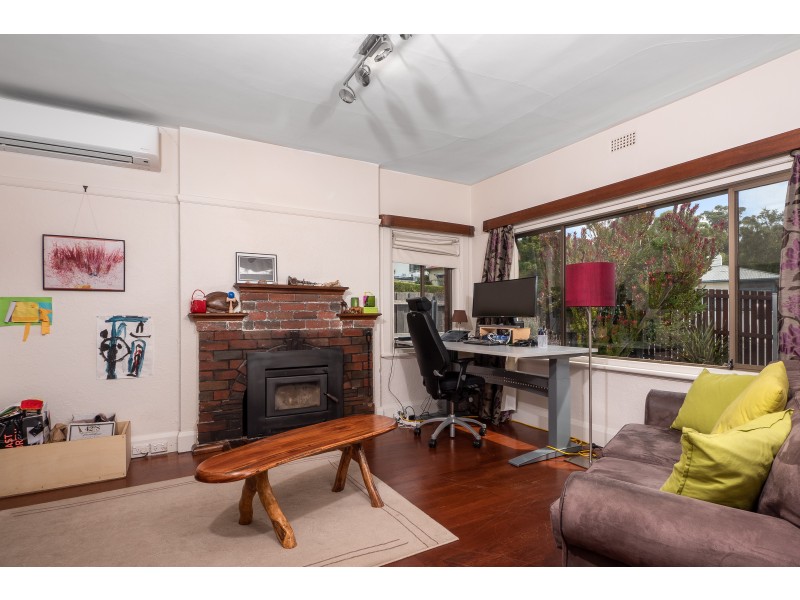 8 Pottery Road, Lenah Valley TAS 7008