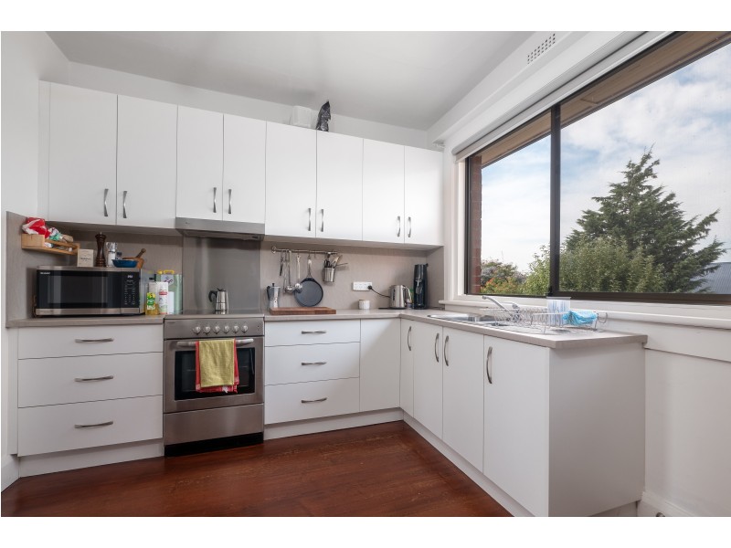 8 Pottery Road, Lenah Valley TAS 7008