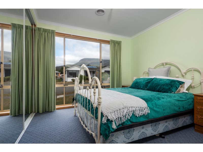 8 Moore Park Drive, Glenorchy TAS 7010